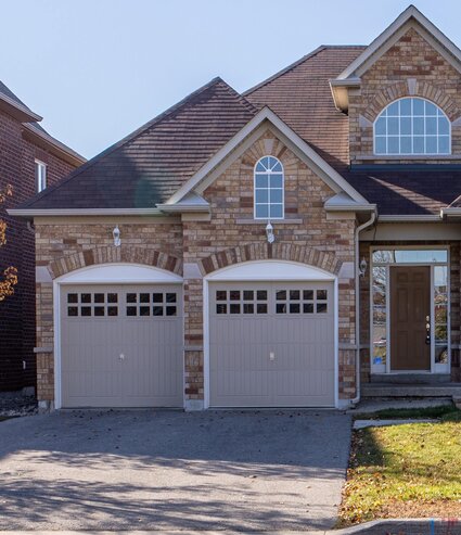 beautiful-home-with-two-garage